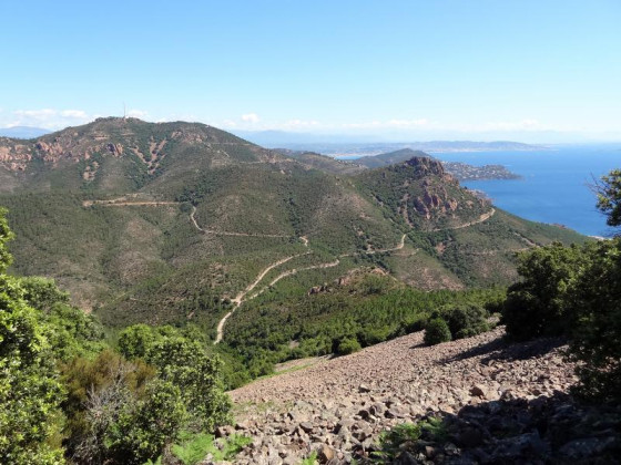 Panorama depuis le Pic du Cap Roux, en direction de Cannes.