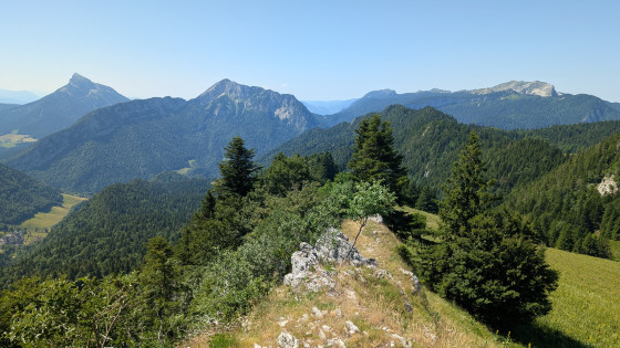 Panorama sud depuis la crête (col de l\'Aliénard) Panorama sud depuis la crête (col de l\'Aliénard)