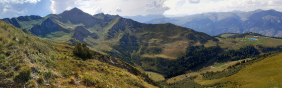 Panorama sur le Mont Jovet et la longue cr&ecirc;te de la T&ecirc;te du Jarset