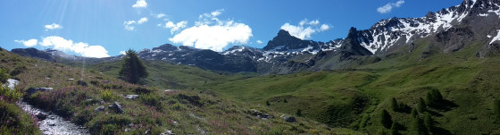 Panorama sur le pic de Caramantran, le col de ST Véran, la Rocca Bianca, la Tête de Toillies et le Pic de la Farneireta