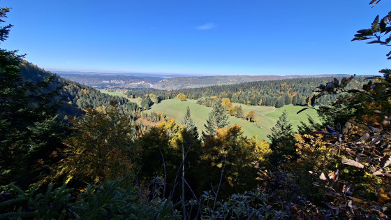 Panorama sur le château de Jiux et la Cluse