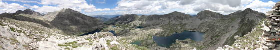 Panorama vu de la cimes des lacs