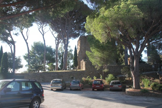 Parking au Chateau des Seigneurs de Fos