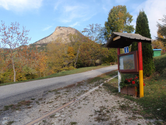 Parking des Randonnées de Glaise dominé par Charajaille