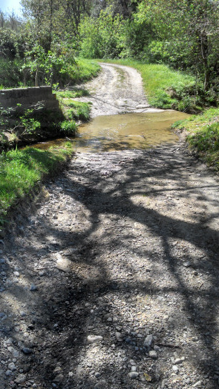 Passage &agrave; gu&eacute; du ruisseau de la rivairolles