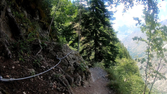 Passage avec câbles