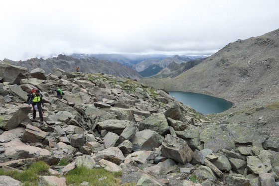 Passage dans les gros blocs au Nord du lac Blanc