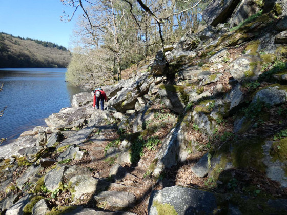 Passage difficile suite &agrave; des &eacute;boulements de la paroi rocheuse