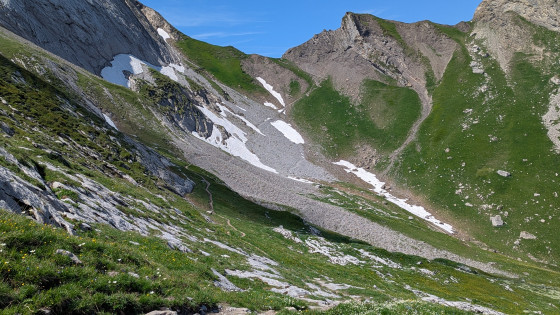 passage entre le Col des Porthets et le lac