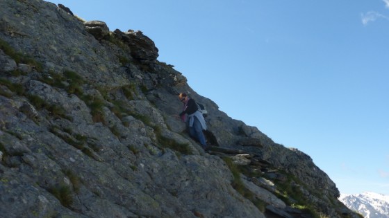 Passage escarpé dans la descente du refuge de la dent parrachée