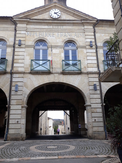 Passage sous la mairie de Jegun