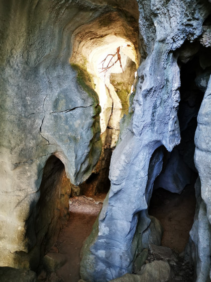 Passage sous les rochers