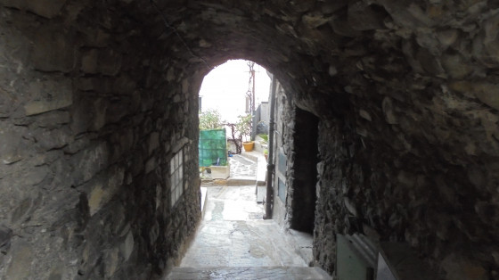 Passage sous voûte à l\'Escarène.