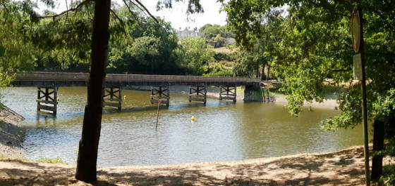 passerelle qui permet de retrouver le sentier rive droite