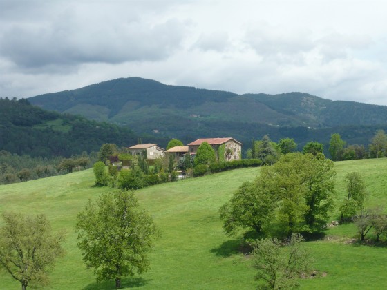 Paysage printanier d'une campagne ardéchoise