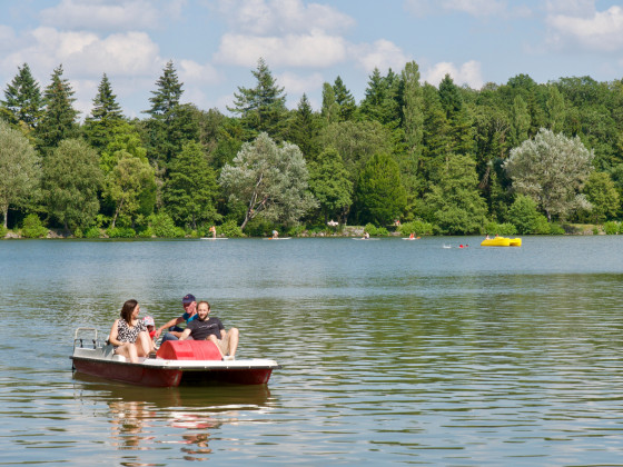 Pédalos aux Lacs de la Folie à Contrexéville