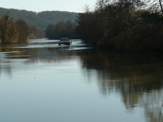 Péniche sur la Marne