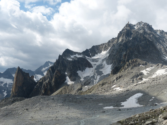 Petit Clocher du Portalet et Le Portalet. L'extr&eacute;mit&eacute; du glacier d'Orny en contrebas.