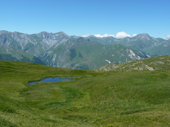 Petit lac au milieu des alpages