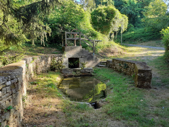 Petit lavoir trapézoïdal