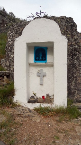 Petit oratoire dédié à la Vierge Marie