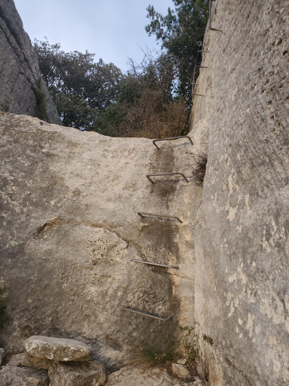 Petite échelle dans la roche