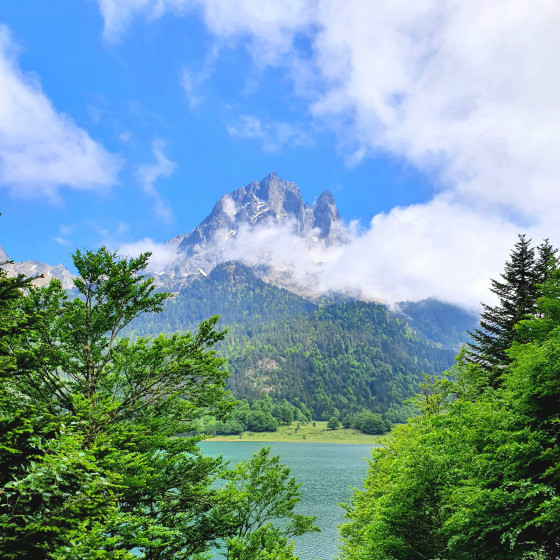 Pic du Midi d\'Ossau depuis le Lac de Bious-Artigues