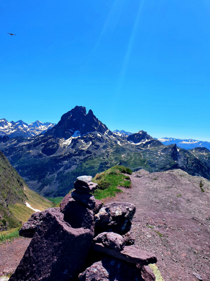 Pic du Midi d\'Ossau, rapace et cairn sommital au Pic d\'Ayous