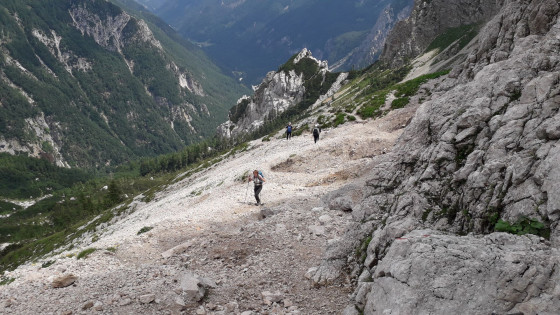Pierrier avant la montée du passage équipé vers le Col Kamnique