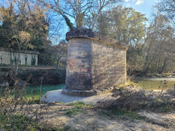 Pile de l'ancien pont ferroviaire