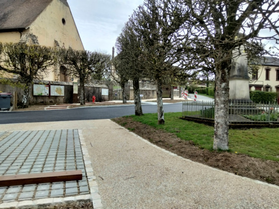 Place de la Mairie de La Puisaye