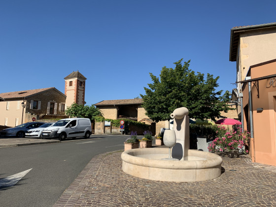 Place de léglise Chaintré