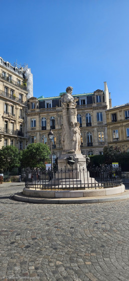 Place Saint-Georges - Statue de Gavarni