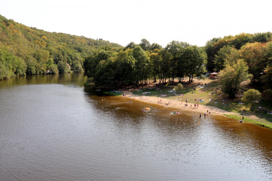 Plage de Montcocu (Baraize) vue de la Roche-Bat-en-L\'Eau