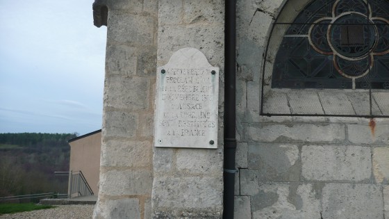 Plaque commémorative sur l\'église de Coyolles