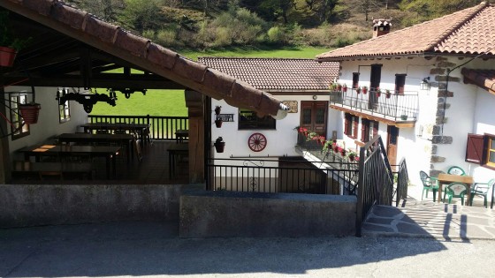 Point de d&eacute;part et d'arriv&eacute;e : le restaurant Etxebertzeko borda