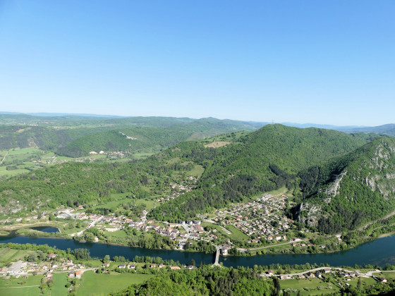 Point de vue en surplomb de la vallée de l'Ain
