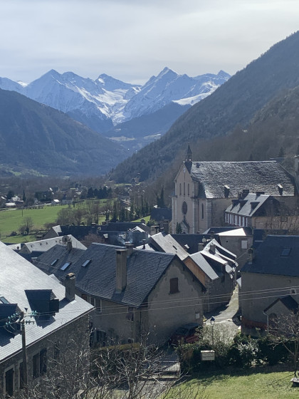 Point de vue sur le village et la vallée - banc -