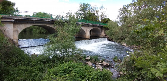 Pont au dessus de la rivi&egrave;re l'Ouche.