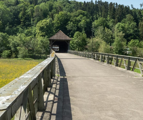 Pont couvert en bois