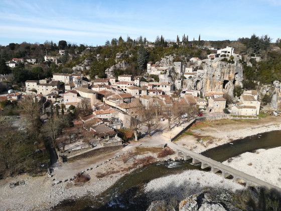 Pont de vue sur le village de Labeaume