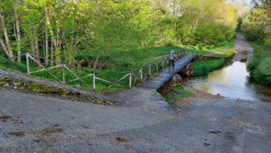 Pont en bois sur la rivi&egrave;re Xorinaga