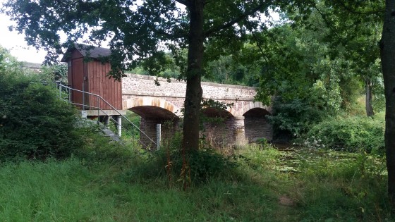 pont en pierre de l'abbaye de montfort sur meu