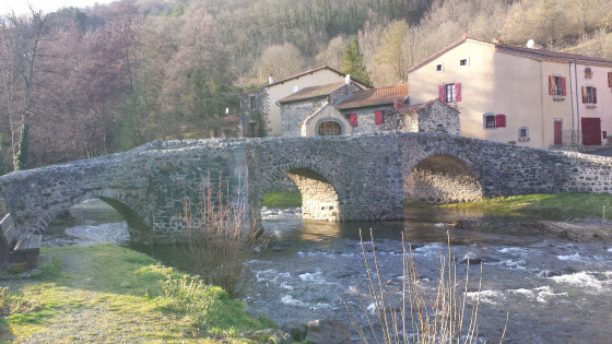 Pont m&eacute;di&eacute;val de Saurier