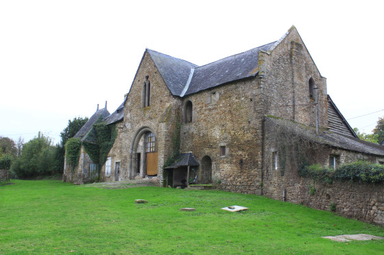 Porche de l'abbaye de Fontaine-Daniel