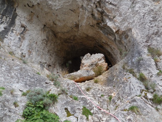 Porche inférieur de la grotte principale du Château du Diable