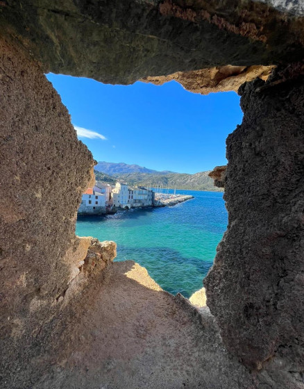 Digue et ancien port