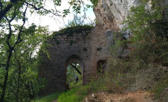 Portail d'acc&egrave;s au ch&acirc;teau des Anglais