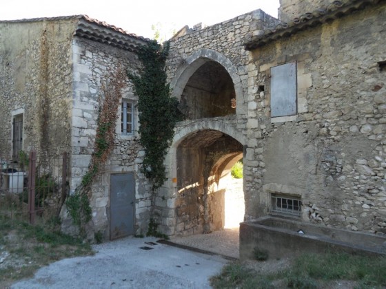 Porte accès au château du Duc de Guise
