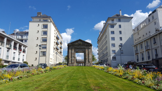 Porte de la Caserne Gu&eacute;pin